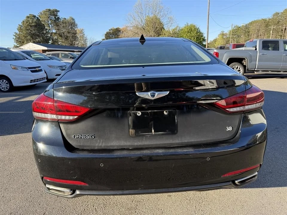 2015 Hyundai Genesis - Image 8 of 20