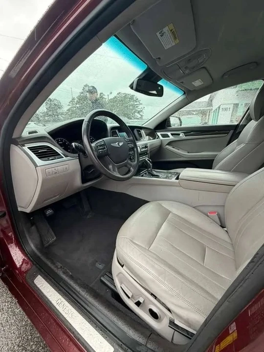 2015 Hyundai Genesis - Image 9 of 17