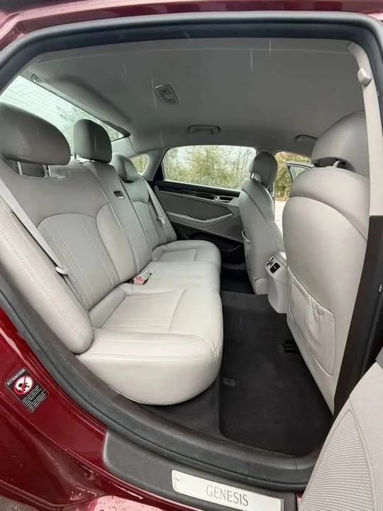 2015 Hyundai Genesis - Image 16 of 17