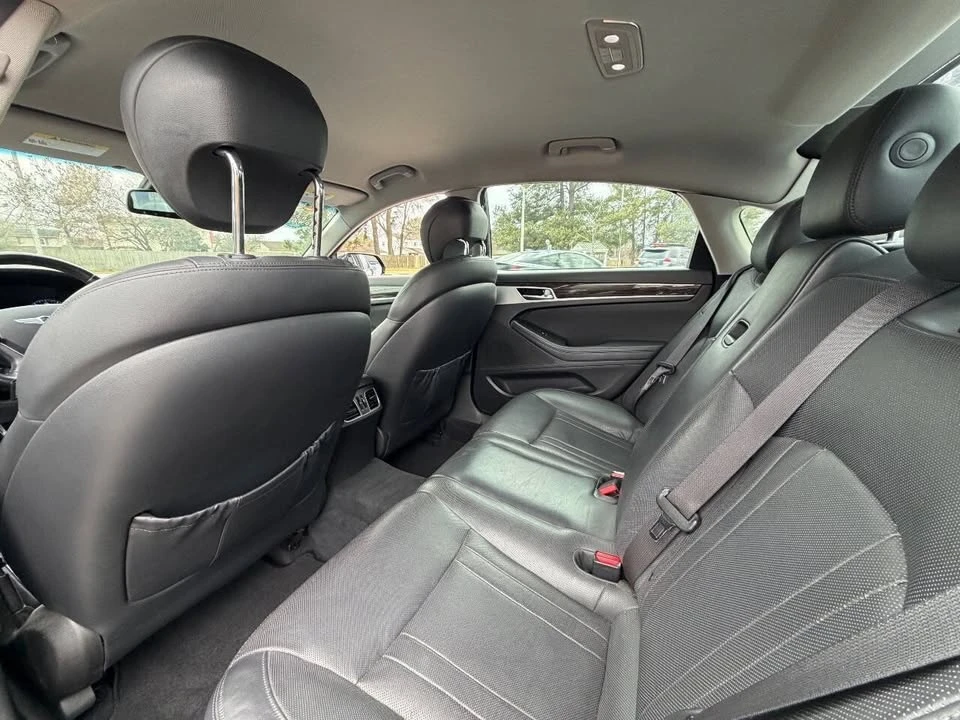 2015 Hyundai Genesis - Image 13 of 20