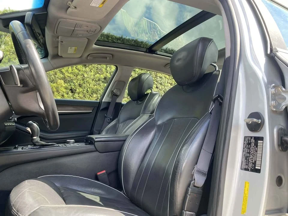 2015 Hyundai Genesis - Image 10 of 14