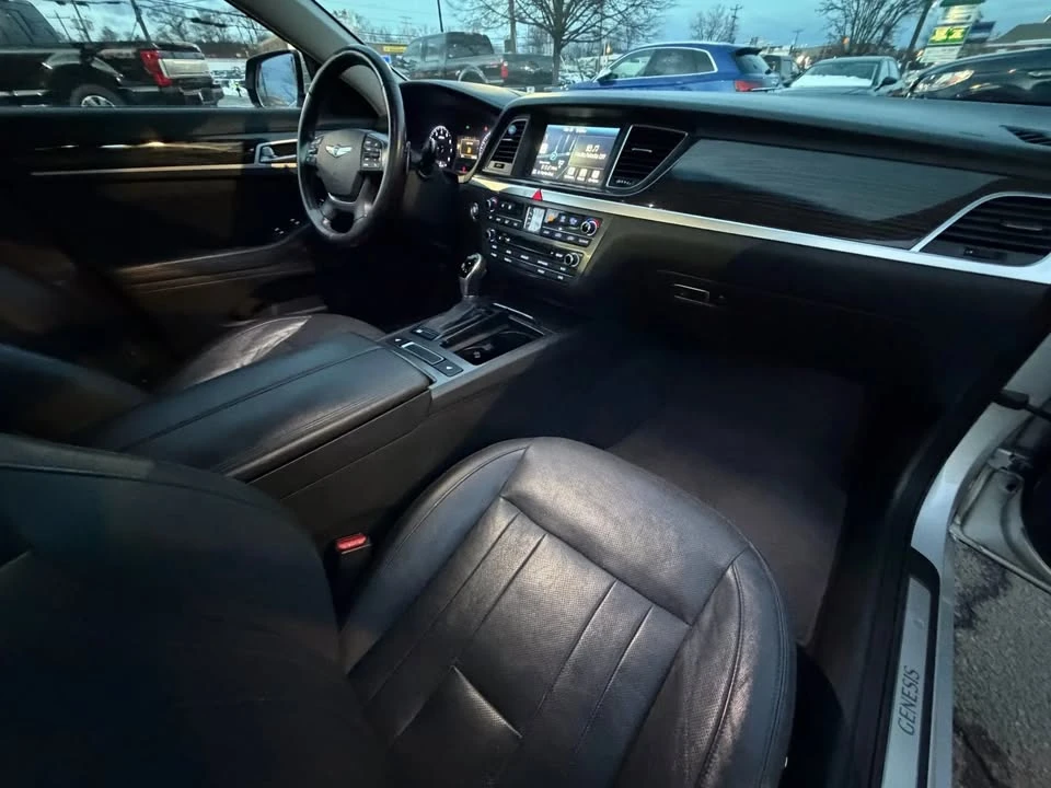 2015 Hyundai Genesis - Image 17 of 20