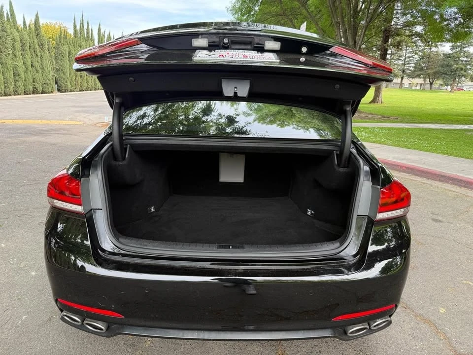 2015 Hyundai Genesis - Image 7 of 10