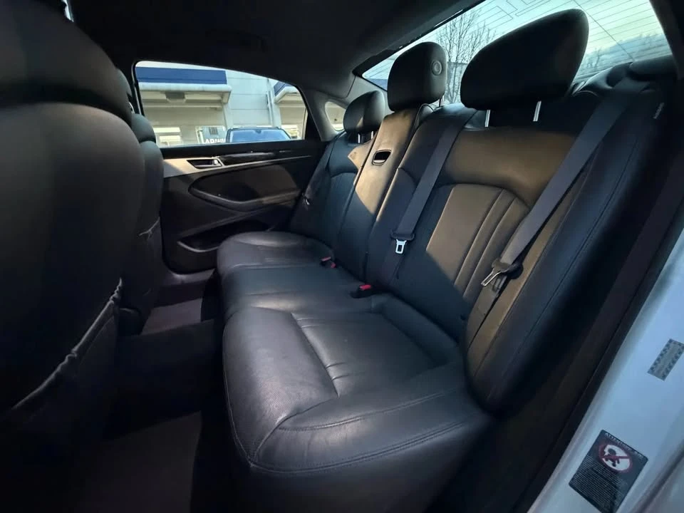 2015 Hyundai Genesis - Image 18 of 20