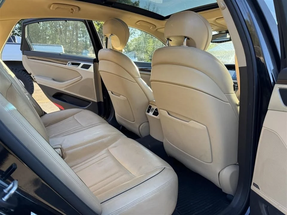 2015 Hyundai Genesis - Image 16 of 20