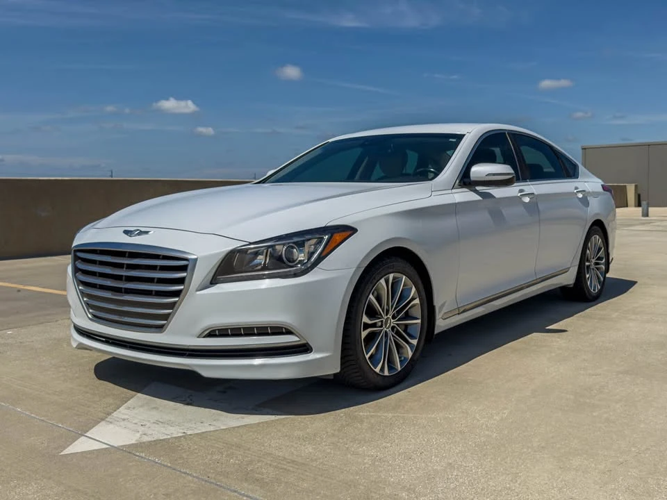 2015 Hyundai Genesis - Image 7 of 15