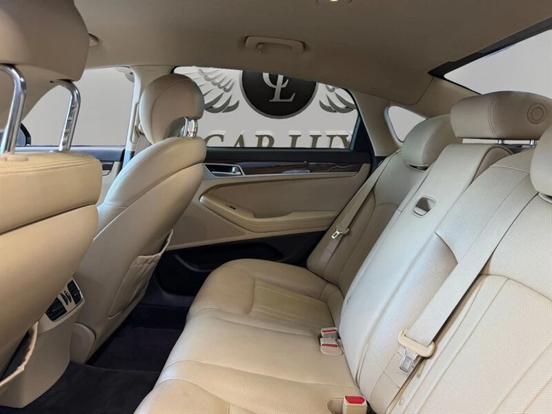2015 Hyundai Genesis - Image 13 of 20
