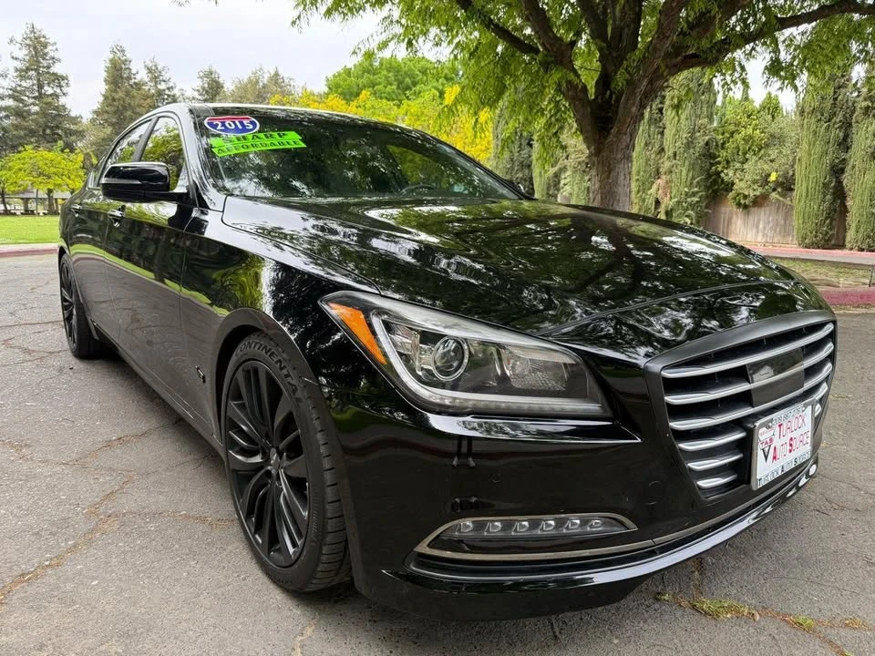 2015 Hyundai Genesis - Image 2 of 10