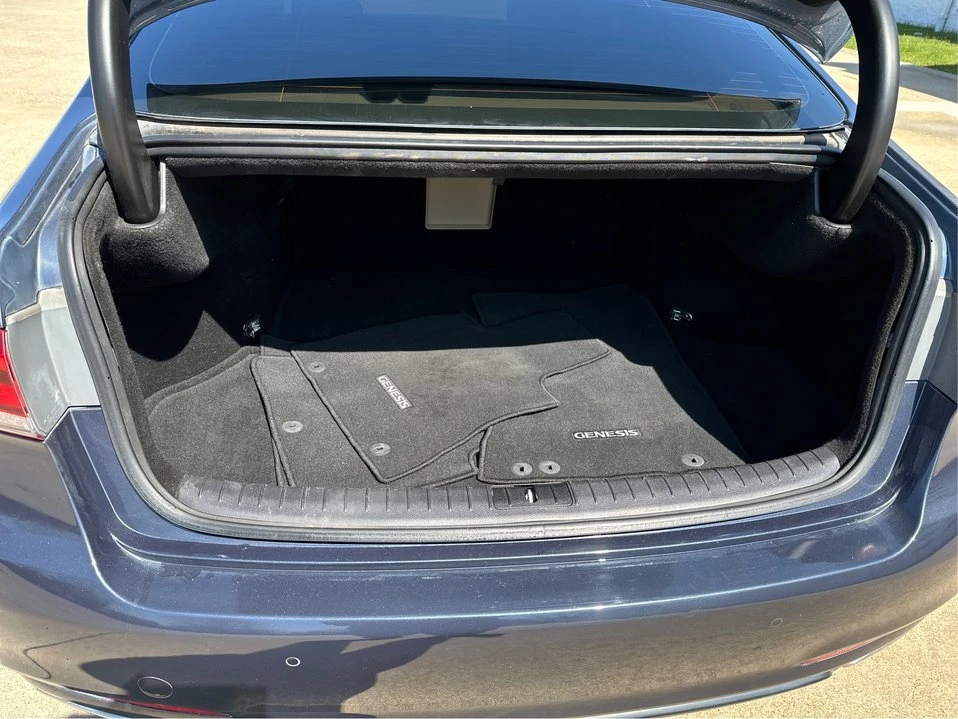 2015 Hyundai Genesis - Image 13 of 20