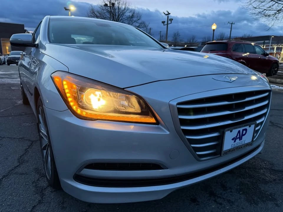 2015 Hyundai Genesis - Image 11 of 20