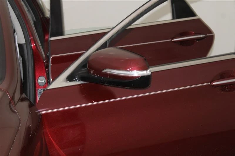 2015 Hyundai Genesis - Image 18 of 20