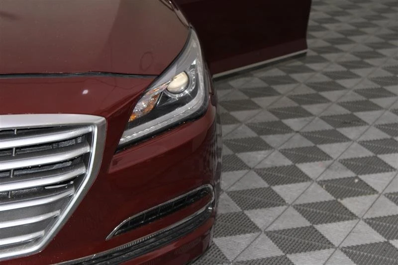 2015 Hyundai Genesis - Image 17 of 20