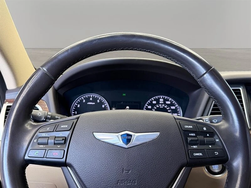 2015 Hyundai Genesis - Image 17 of 20