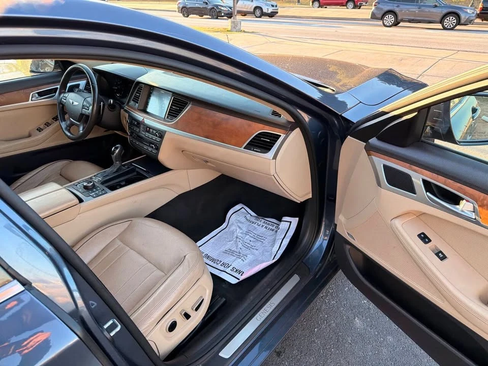 2015 Hyundai Genesis - Image 10 of 19