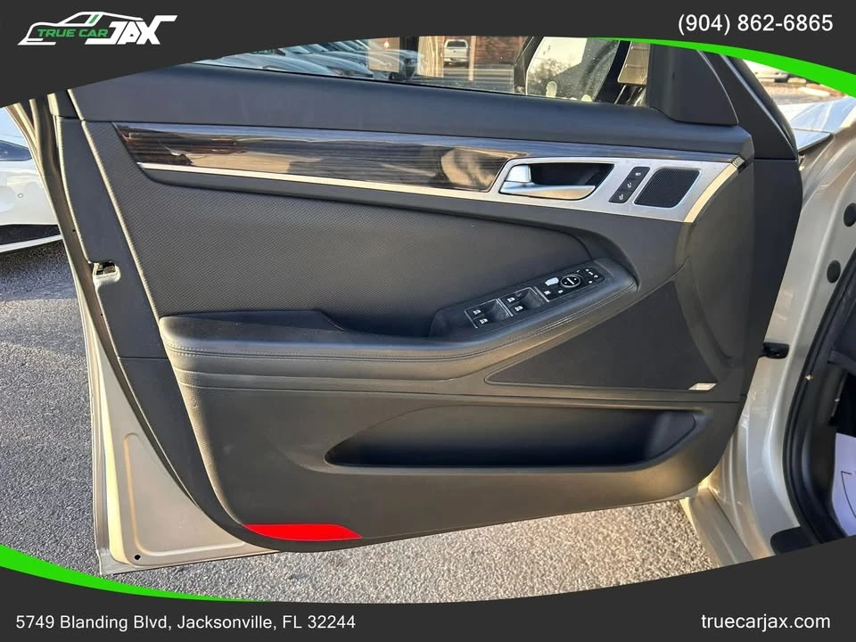 2015 Hyundai Genesis - Image 14 of 20