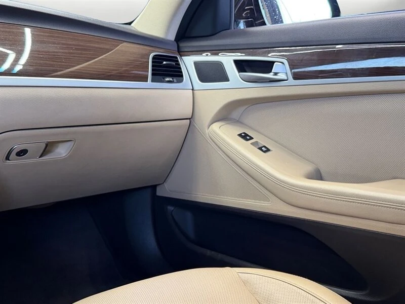 2015 Hyundai Genesis - Image 16 of 20