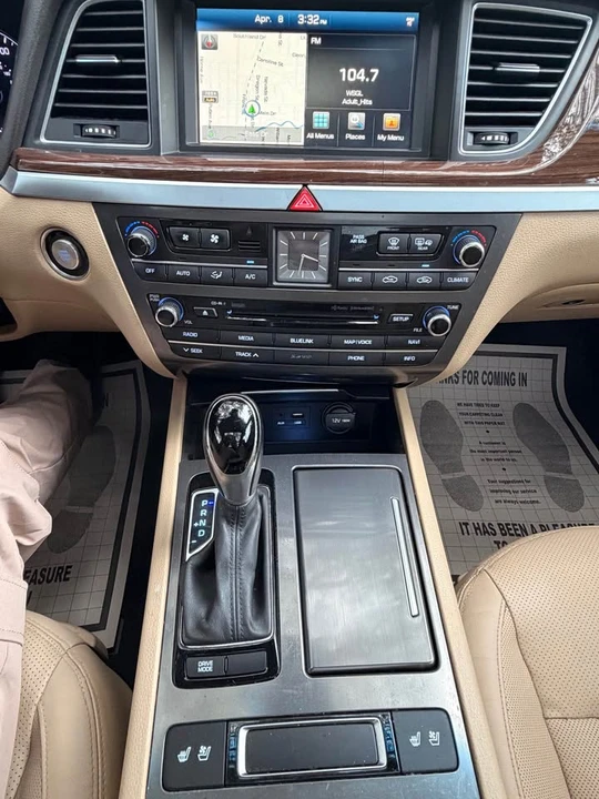 2015 Hyundai Genesis - Image 13 of 16