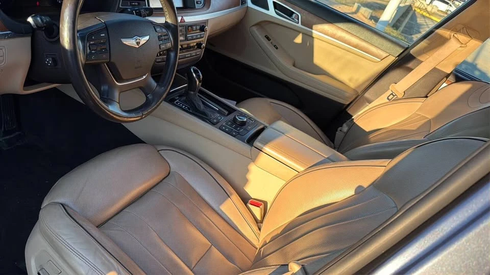 2015 Hyundai Genesis - Image 12 of 19