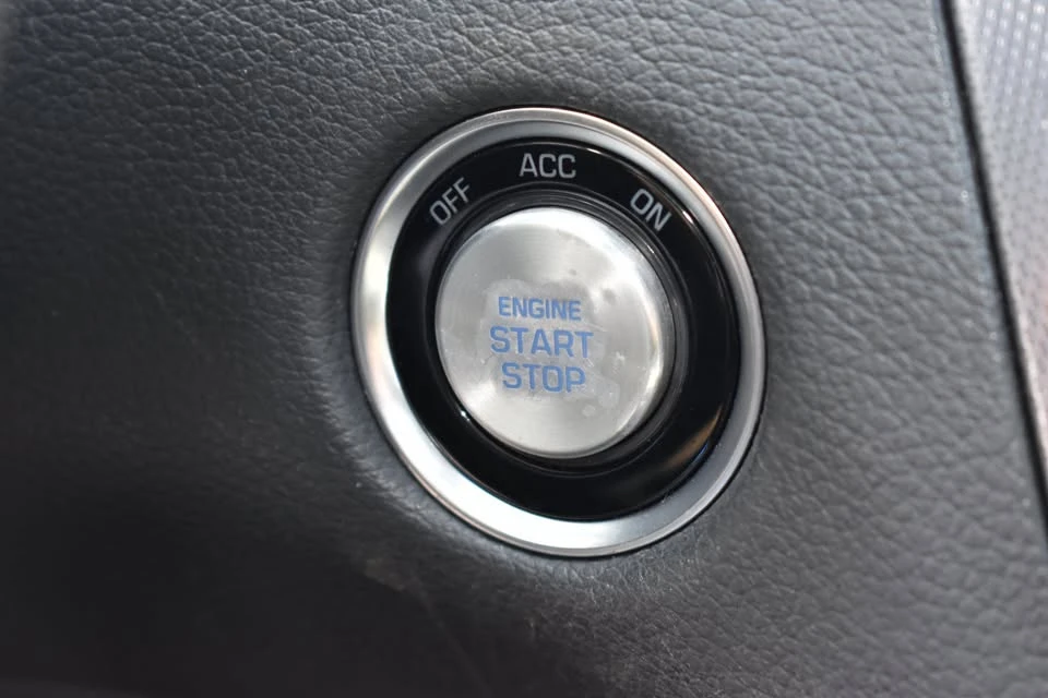 2015 Hyundai Genesis - Image 12 of 20