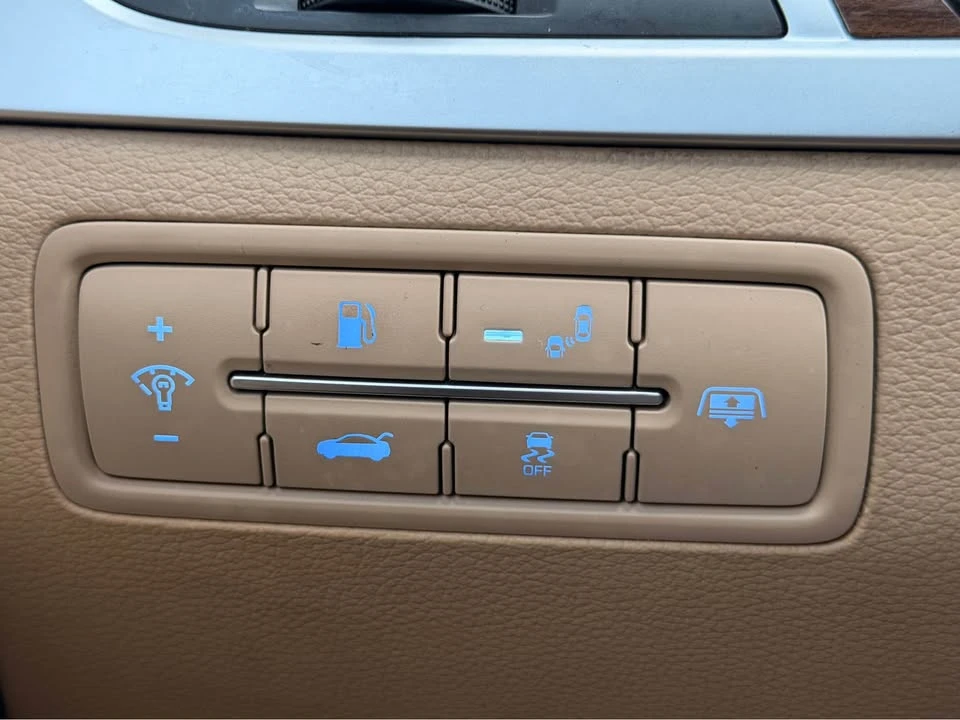 2015 Hyundai Genesis - Image 14 of 16