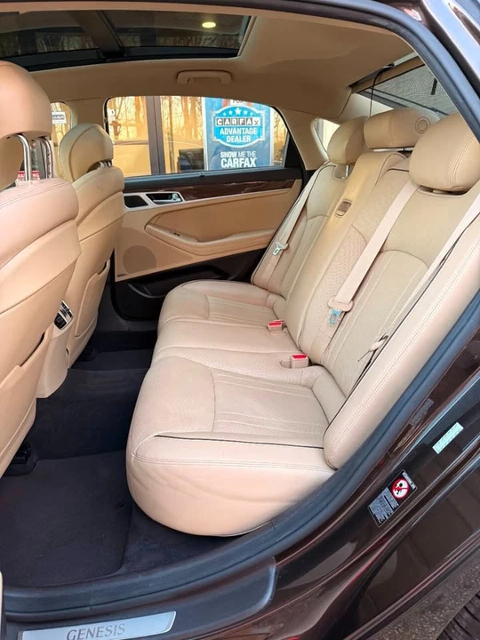 2015 Hyundai Genesis - Image 17 of 20