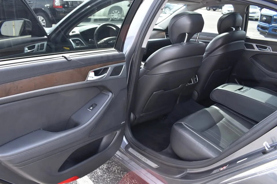2015 Hyundai Genesis - Image 14 of 20
