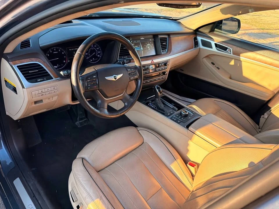 2015 Hyundai Genesis - Image 9 of 19