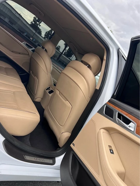 2015 Hyundai Genesis - Image 8 of 20
