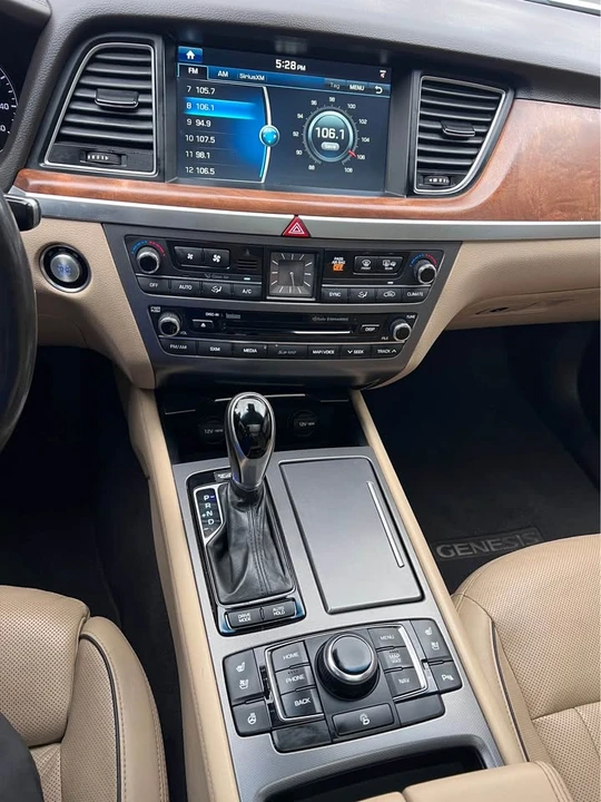 2015 Hyundai Genesis - Image 11 of 20