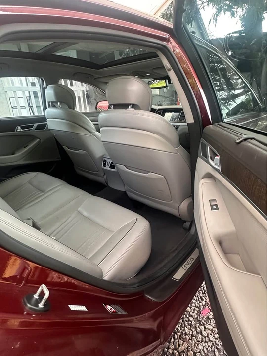 2015 Hyundai Genesis - Image 5 of 13
