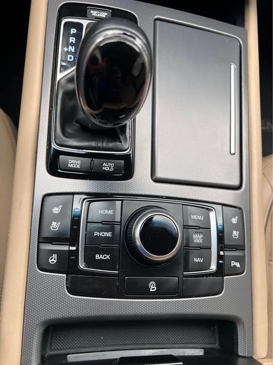 2015 Hyundai Genesis - Image 12 of 20
