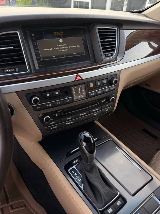 2015 Hyundai Genesis - Image 17 of 17