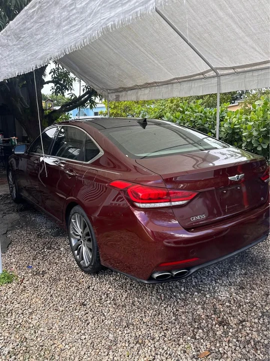 2015 Hyundai Genesis - Image 11 of 13
