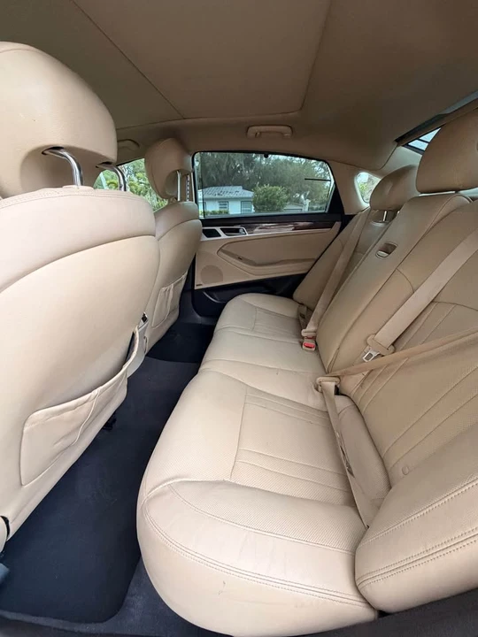 2015 Hyundai Genesis - Image 7 of 16