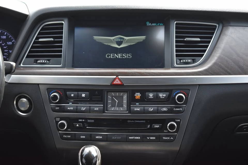 2015 Hyundai Genesis - Image 8 of 20