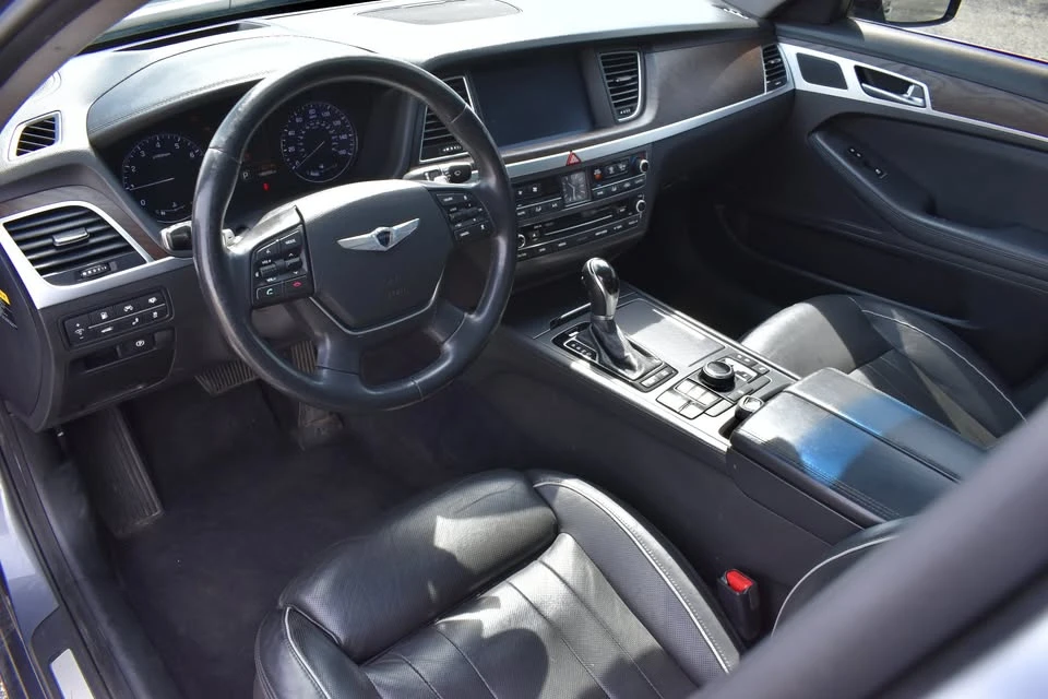 2015 Hyundai Genesis - Image 9 of 20
