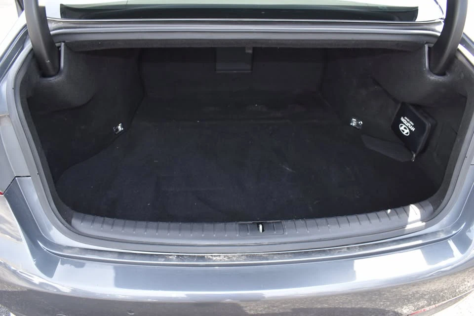 2015 Hyundai Genesis - Image 17 of 20