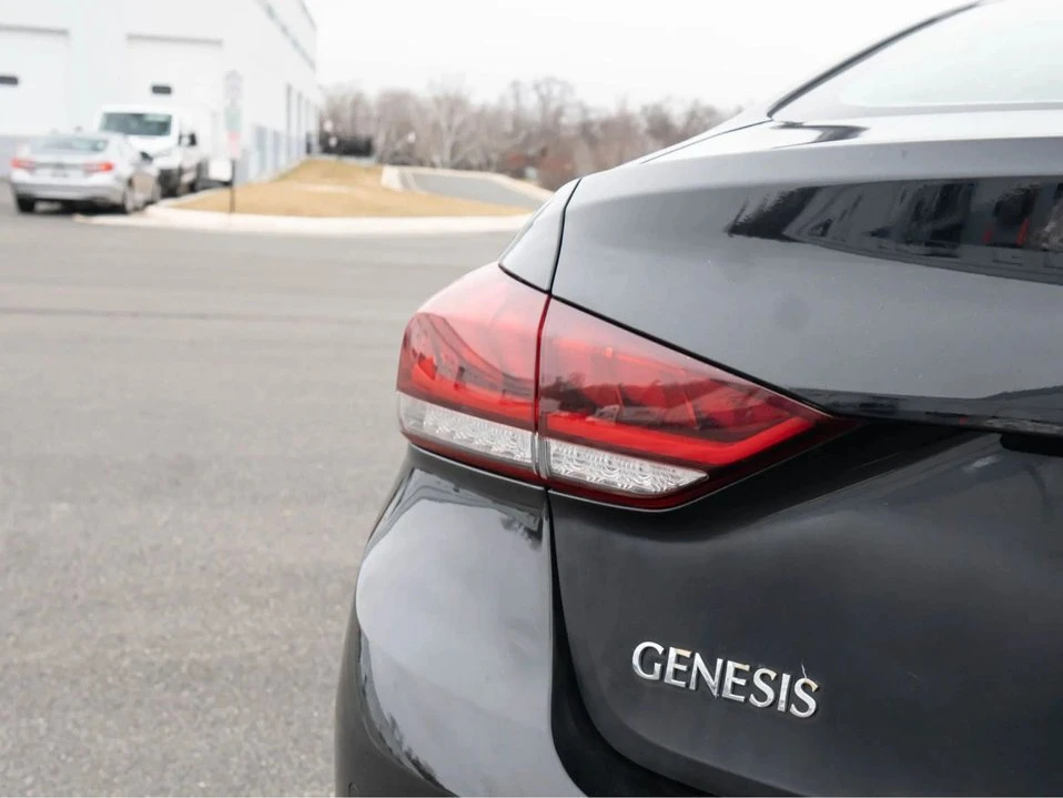 2015 Hyundai Genesis - Image 13 of 20