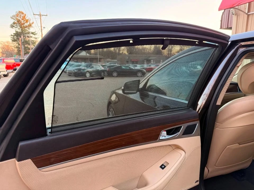 2015 Hyundai Genesis - Image 18 of 20