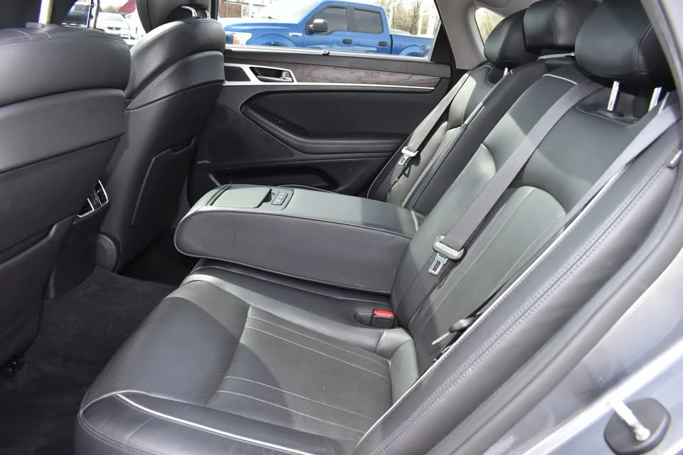 2015 Hyundai Genesis - Image 15 of 20