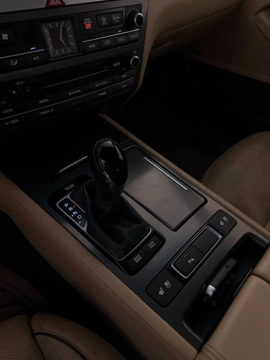 2015 Hyundai Genesis - Image 15 of 17