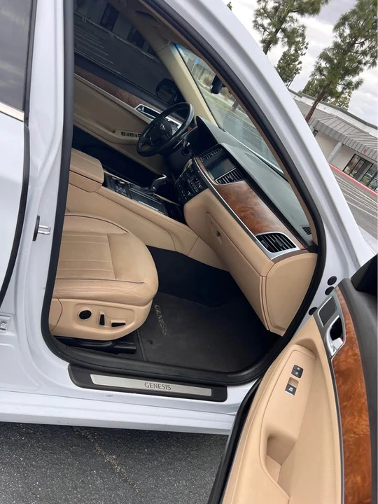 2015 Hyundai Genesis - Image 10 of 20