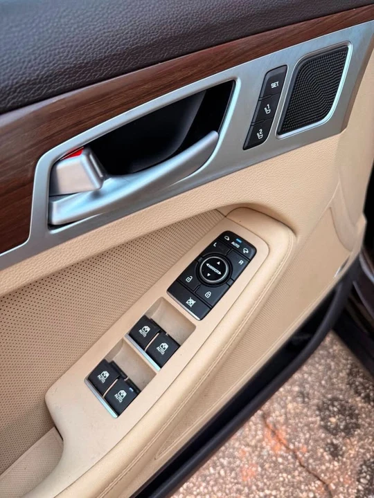 2015 Hyundai Genesis - Image 14 of 20