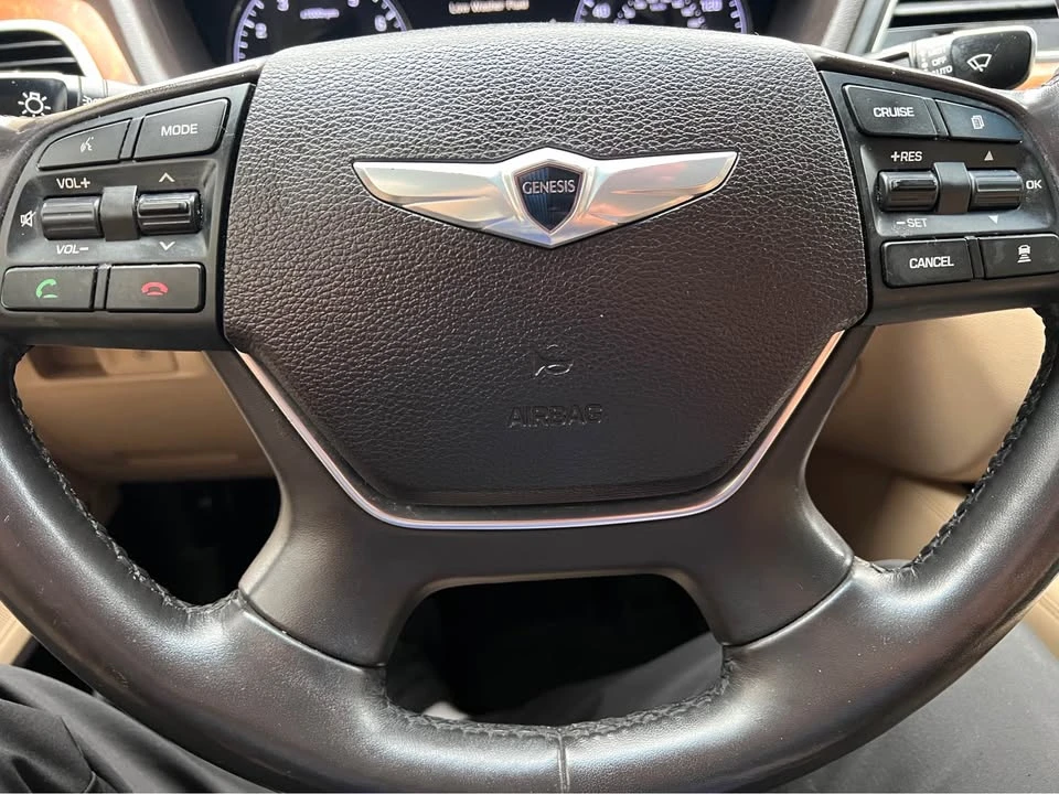 2015 Hyundai Genesis - Image 13 of 20