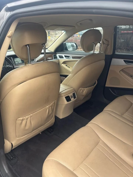 2015 Hyundai Genesis - Image 9 of 11