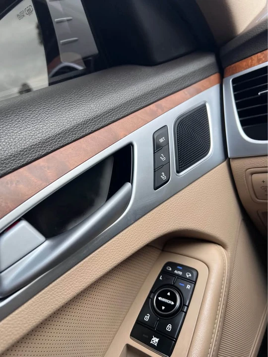 2015 Hyundai Genesis - Image 15 of 20