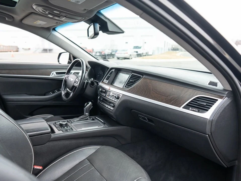 2015 Hyundai Genesis - Image 16 of 20