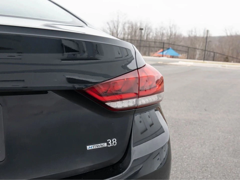 2015 Hyundai Genesis - Image 12 of 20