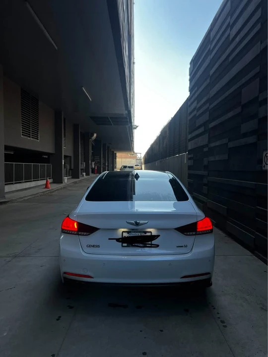 2015 Hyundai Genesis - Image 6 of 6
