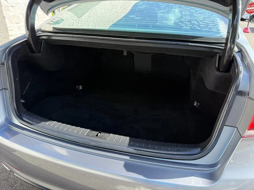 2015 Hyundai Genesis - Image 17 of 20